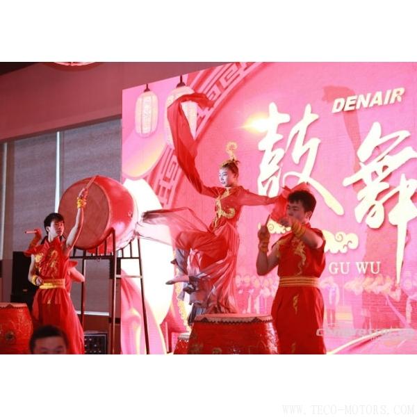 【壓縮機(jī)】“品牌路 重啟航 共奮發(fā)”德耐爾2018年新春晚會(huì)成功舉行 行業(yè)資訊 第2張 【壓縮機(jī)】“品牌路 重啟航 共奮發(fā)”德耐爾2018年新春晚會(huì)成功舉行 行業(yè)資訊 第2張